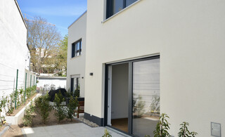 Exklusive Erdgeschoss-Maisonette Wohnung mit Terrasse und Garten