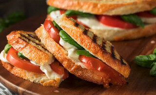 Kleine Snackbar mit Panini-Konzept